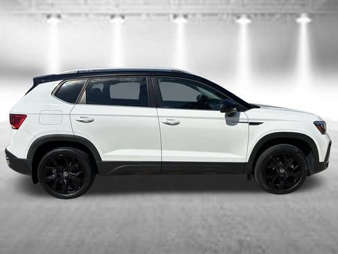 Certified 2023 Volkswagen Taos SE FWD image 6