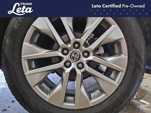 Used 2022 Toyota RAV4 XLE Premium AWD/4WD image 15