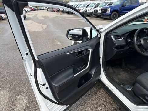 Used 2022 Toyota RAV4 LE AWD/4WD image 28