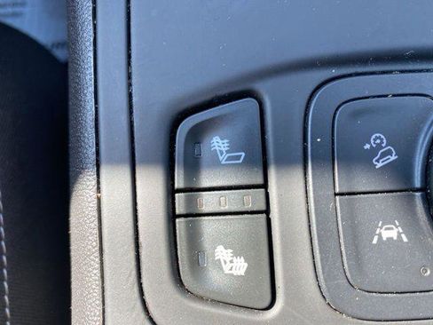 Used 2024 GMC Terrain SLT AWD/4WD image 3