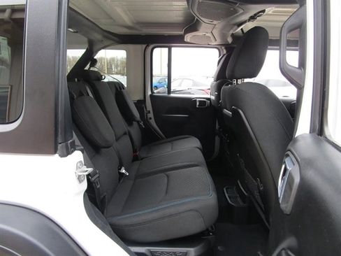 Used 2024 Jeep Wrangler Unlimited Rubicon 4xe image 18