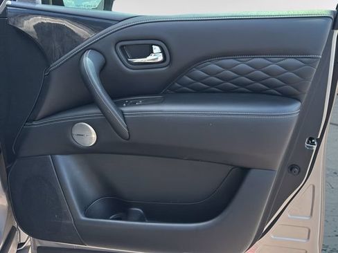 Used 2023 INFINITI QX80 Sensory w/ All-Season Package AWD/4WD image 10
