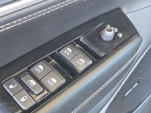 Used 2022 Jeep Wagoneer Series III RWD image 16