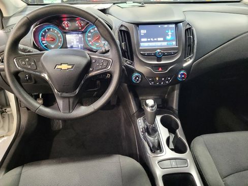 Used 2017 Chevrolet Cruze LT image 22