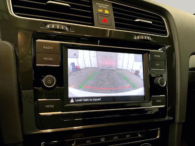 Used 2021 Volkswagen Golf 4-Door FWD image 20