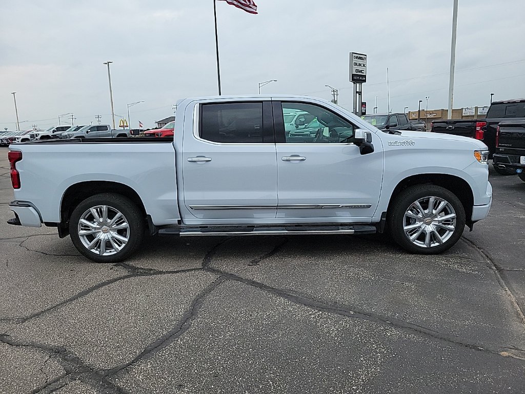 Used 2026 Chevrolet Silverado 1500 High Country w/ High Country Premium Package AWD/4WD image 4