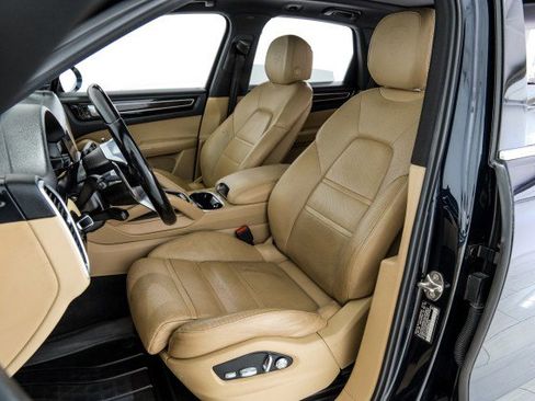Used 2019 Porsche Cayenne AWD/4WD image 29