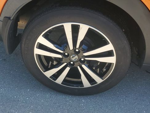 Used 2019 Nissan Kicks SR w/ Exterior Electronics Package FWD image 11