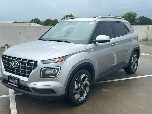 Used 2024 Hyundai Venue SEL FWD image 9
