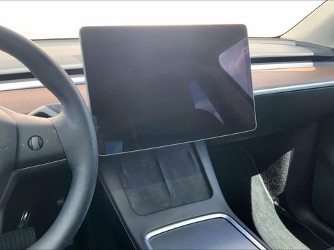 Used 2024 Tesla Model Y 2WD image 14