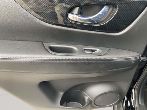 Used 2018 Nissan Rogue SL AWD/4WD image 11