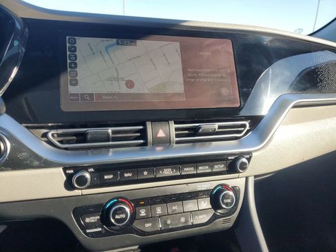 Used 2022 Kia Niro EX Premium image 25