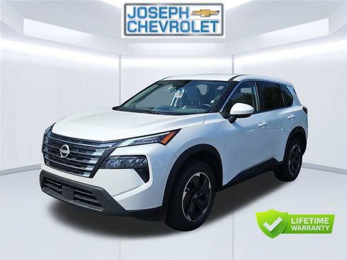 Used 2025 Nissan Rogue SV AWD/4WD image 2