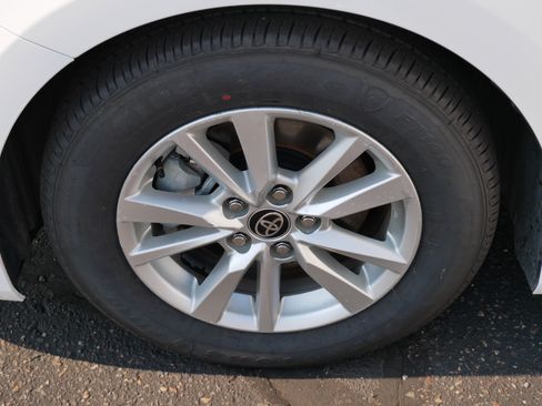 Used 2025 Toyota Camry LE w/ Convenience Package FWD image 13