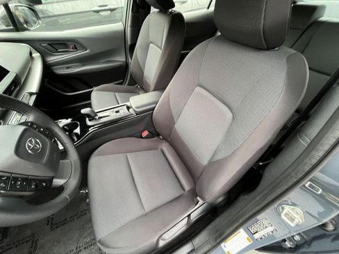 Used 2025 Toyota Prius LE image 36