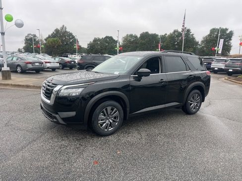 New 2025 Nissan Pathfinder SV image 3