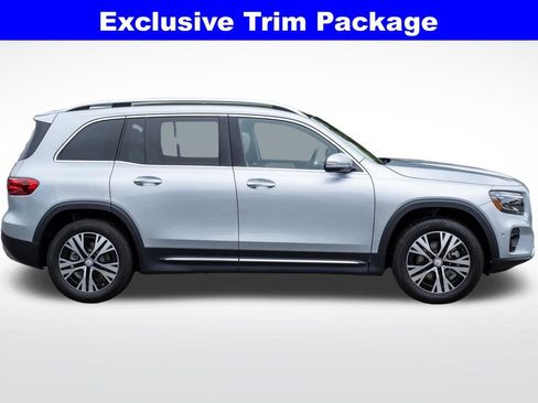 Used 2026 Mercedes-Benz GLB 250 4MATIC w/ Exclusive Package image 9
