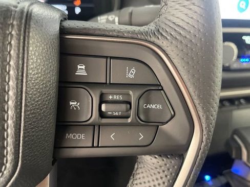 Used 2025 Toyota Tundra Limited AWD/4WD image 9