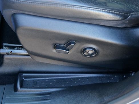 Used 2020 Chrysler Pacifica Touring-L w/ S Appearance Package image 17