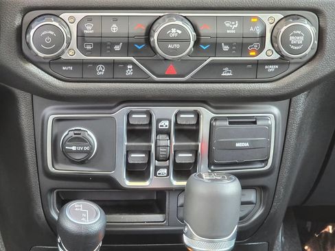 New 2026 Jeep Gladiator Sport AWD/4WD image 30