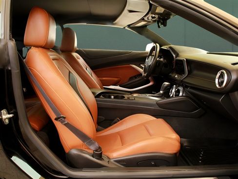 Used 2016 Chevrolet Camaro SS image 15