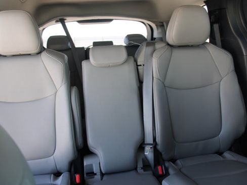 Certified 2025 Toyota Sienna XLE w/ XLE Plus Package FWD image 24