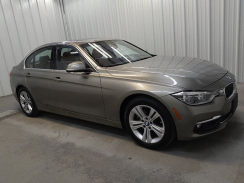 Used 2016 BMW 328i xDrive Sedan AWD/4WD image 11