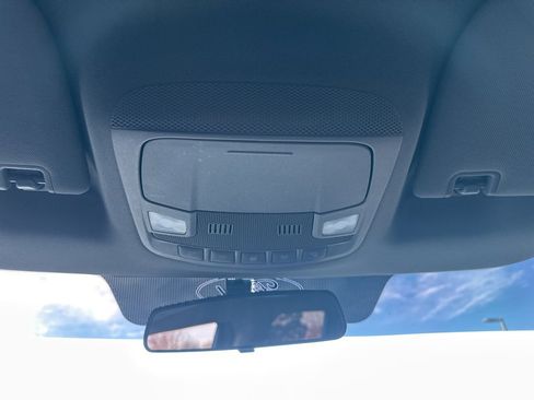 Used 2015 Ford F150 XLT image 8