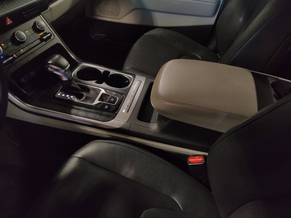 Used 2023 Kia Carnival LX FWD image 26