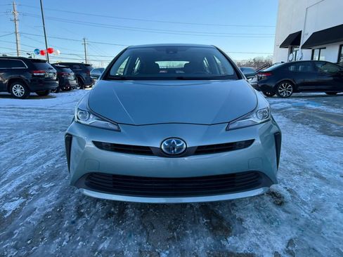 Used 2020 Toyota Prius LE image 2