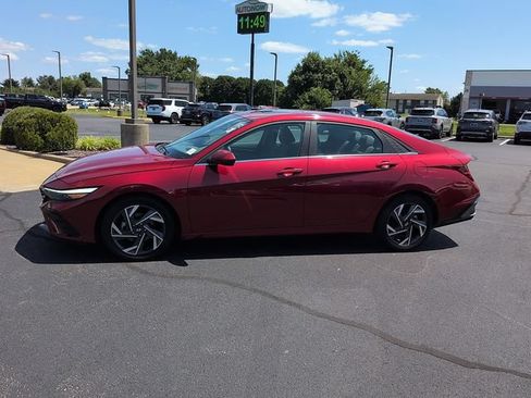 Used 2025 Hyundai Elantra SEL FWD image 4