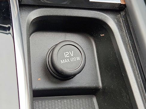 Certified 2024 Volvo XC90 B6 Plus image 24