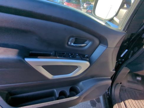 Used 2021 Nissan Titan SV w/ SV Convenience Package AWD/4WD image 8