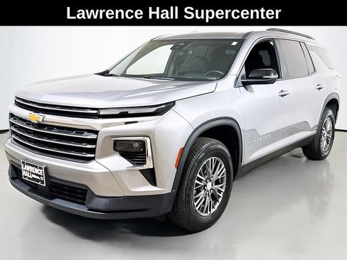 Certified 2025 Chevrolet Traverse LT FWD image 1
