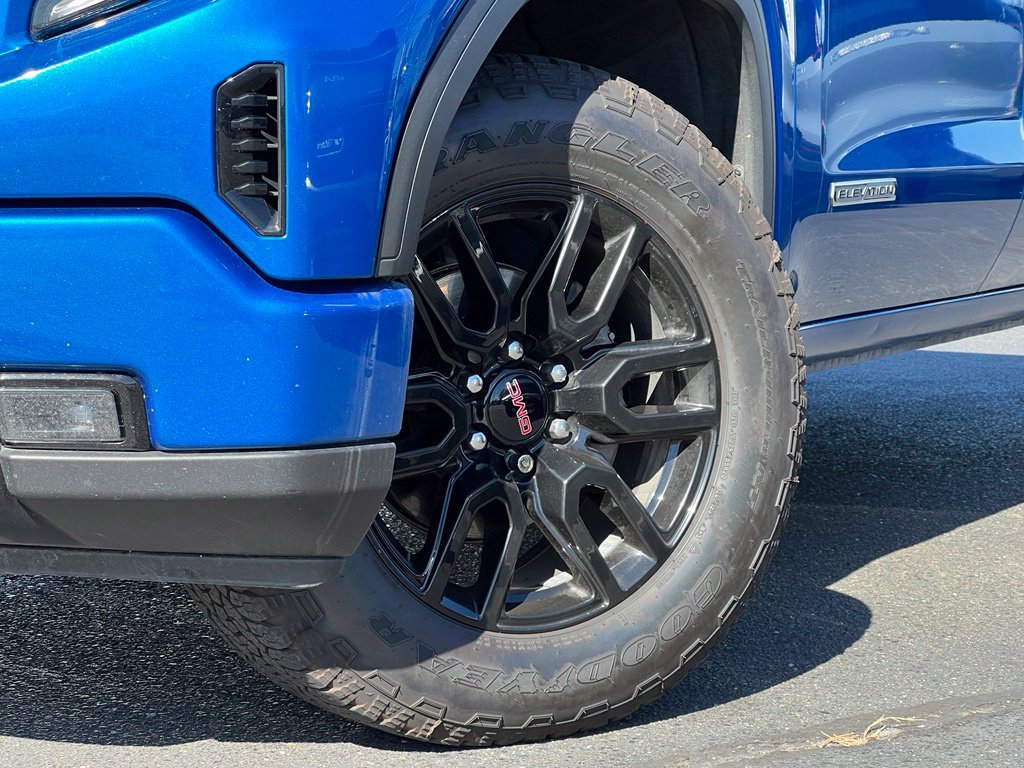 Used 2022 GMC Sierra 1500 Elevation w/ X31 Off-Road Package AWD/4WD image 2