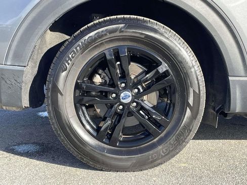 Used 2023 Ford Explorer XLT w/ Equipment Group 202A image 31