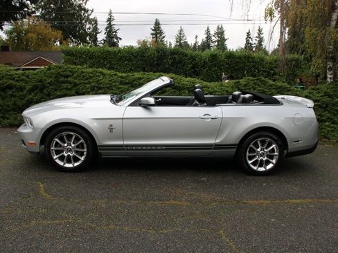 Used 2010 Ford Mustang Premium image 18