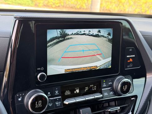 Used 2024 Toyota Highlander LE image 28