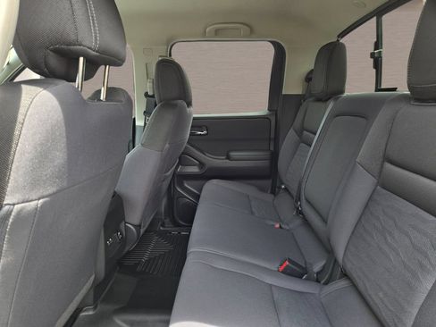Used 2024 Nissan Frontier SV w/ SV Convenience Package RWD image 13