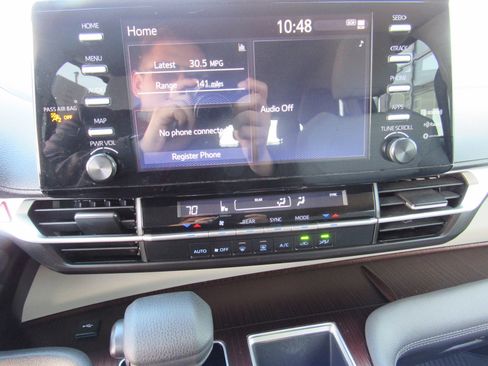 Used 2022 Toyota Sienna LE image 17