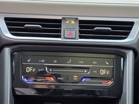 New 2026 Volkswagen Taos SE image 14