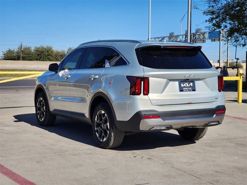 New 2026 Kia Sorento S image 3