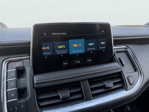 Used 2021 GMC Yukon AT4 w/ Technology Package image 25