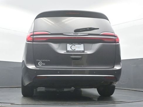 Used 2023 Chrysler Pacifica Touring-L FWD image 48