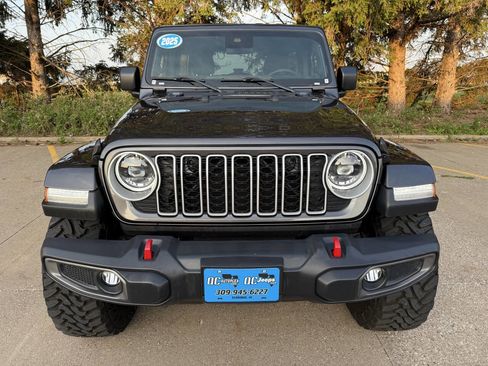 Used 2025 Jeep Wrangler Unlimited Sahara image 3