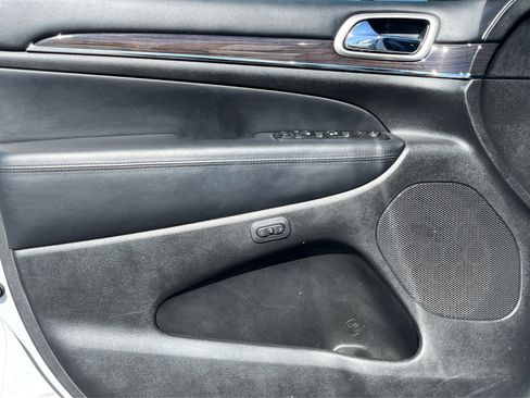 Used 2018 Jeep Grand Cherokee Overland image 15