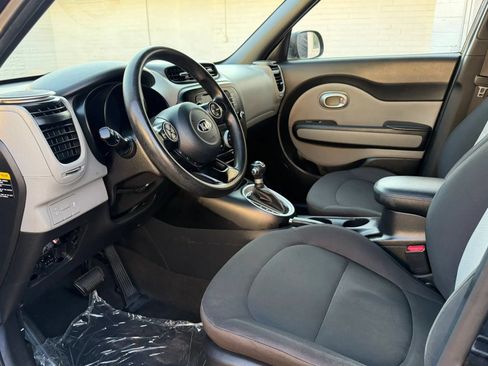 Used 2017 Kia Soul FWD image 5