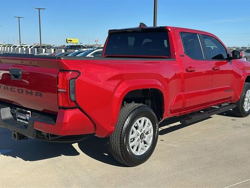Used 2025 Toyota Tacoma SR5 AWD/4WD image 13