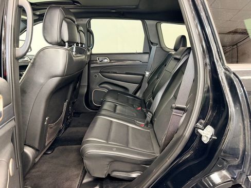 Used 2017 Jeep Grand Cherokee Overland w/ Jeep Active Safety Group AWD/4WD image 5