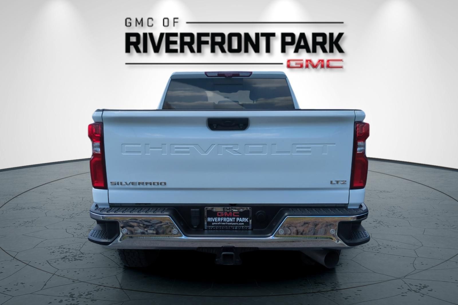 Used 2023 Chevrolet Silverado 2500 LTZ AWD/4WD image 4